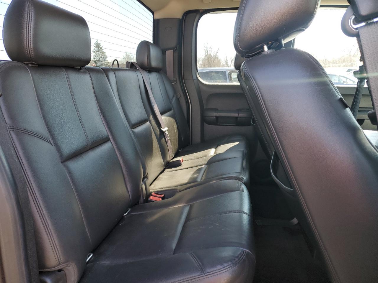 2013 Chevrolet Silverado - Image 11