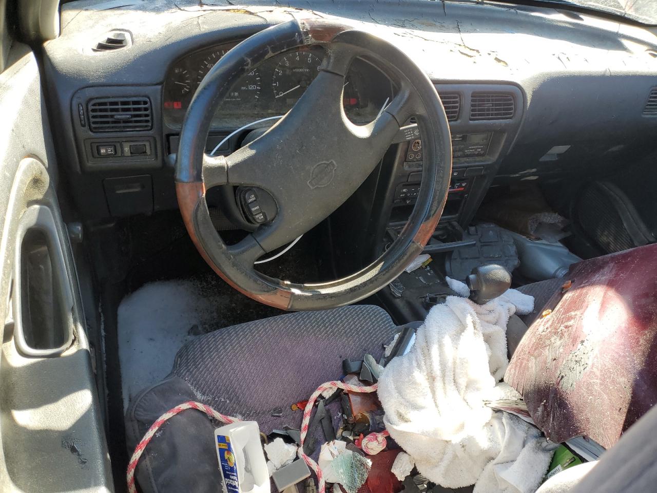 1994 Nissan Sentra - Image 8