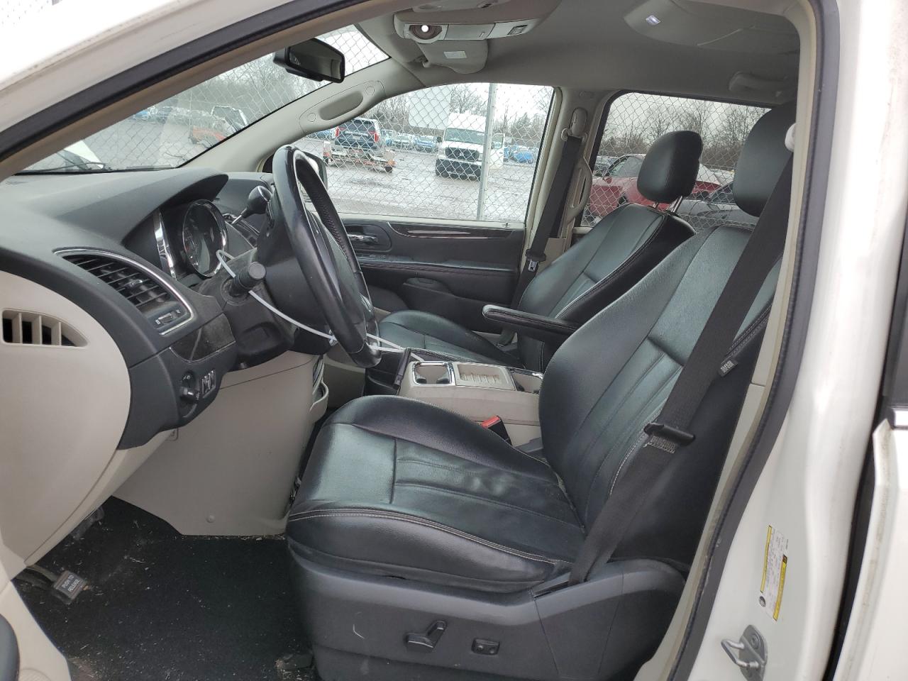2013 Chrysler Town & Country - Image 7