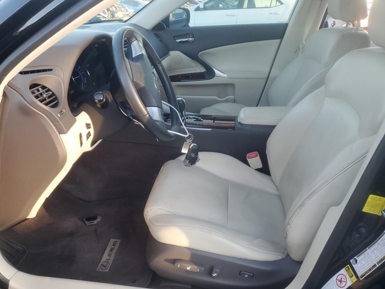 2012 Lexus IS - Image 7