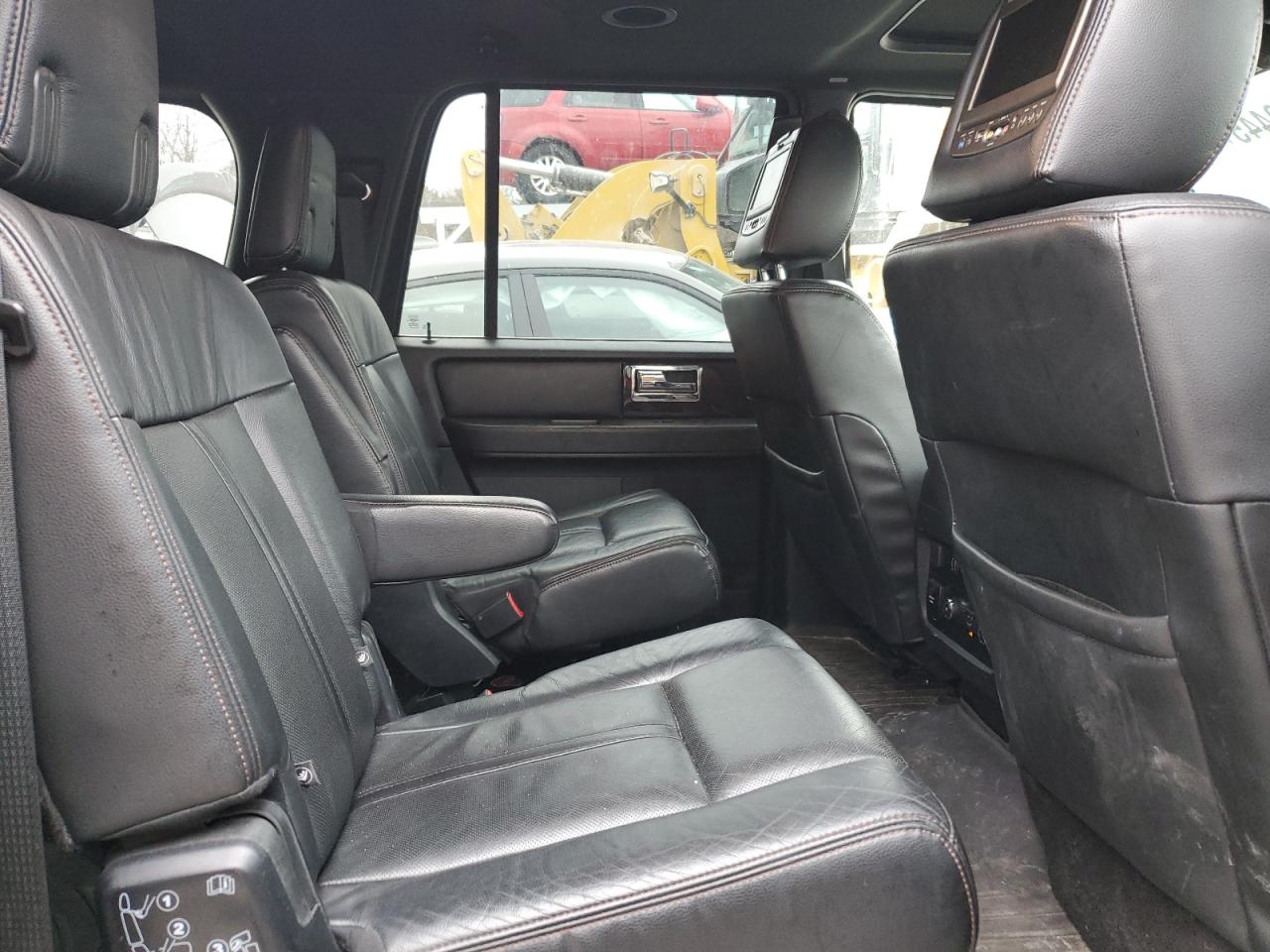 2017 Lincoln Navigator - Image 11