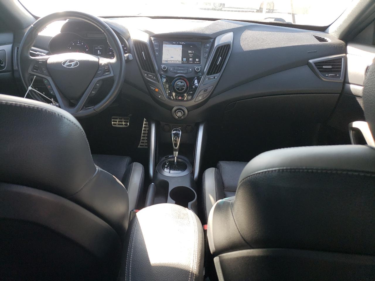 2017 Hyundai Veloster - Image 8