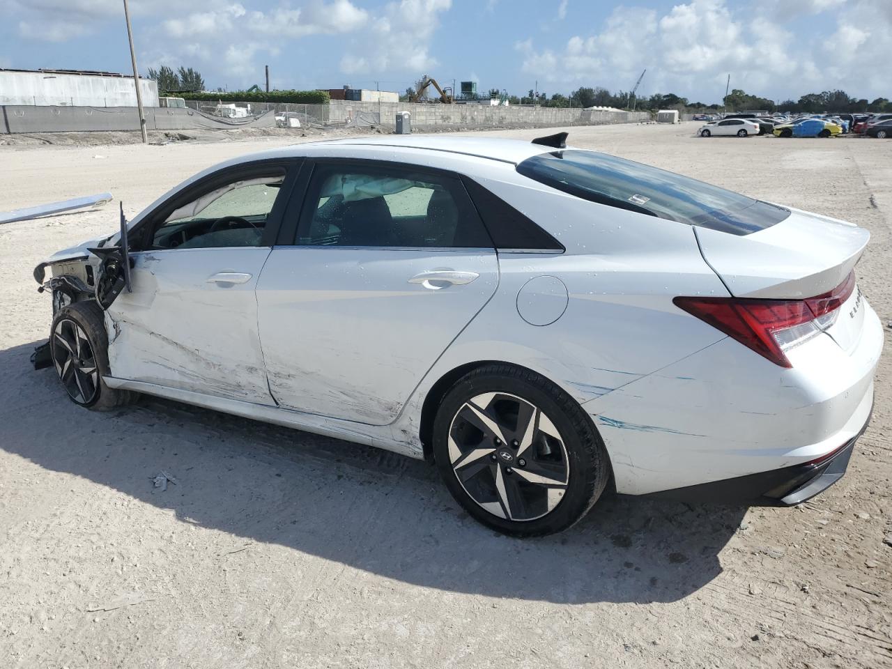 2022 Hyundai Elantra - Image 2