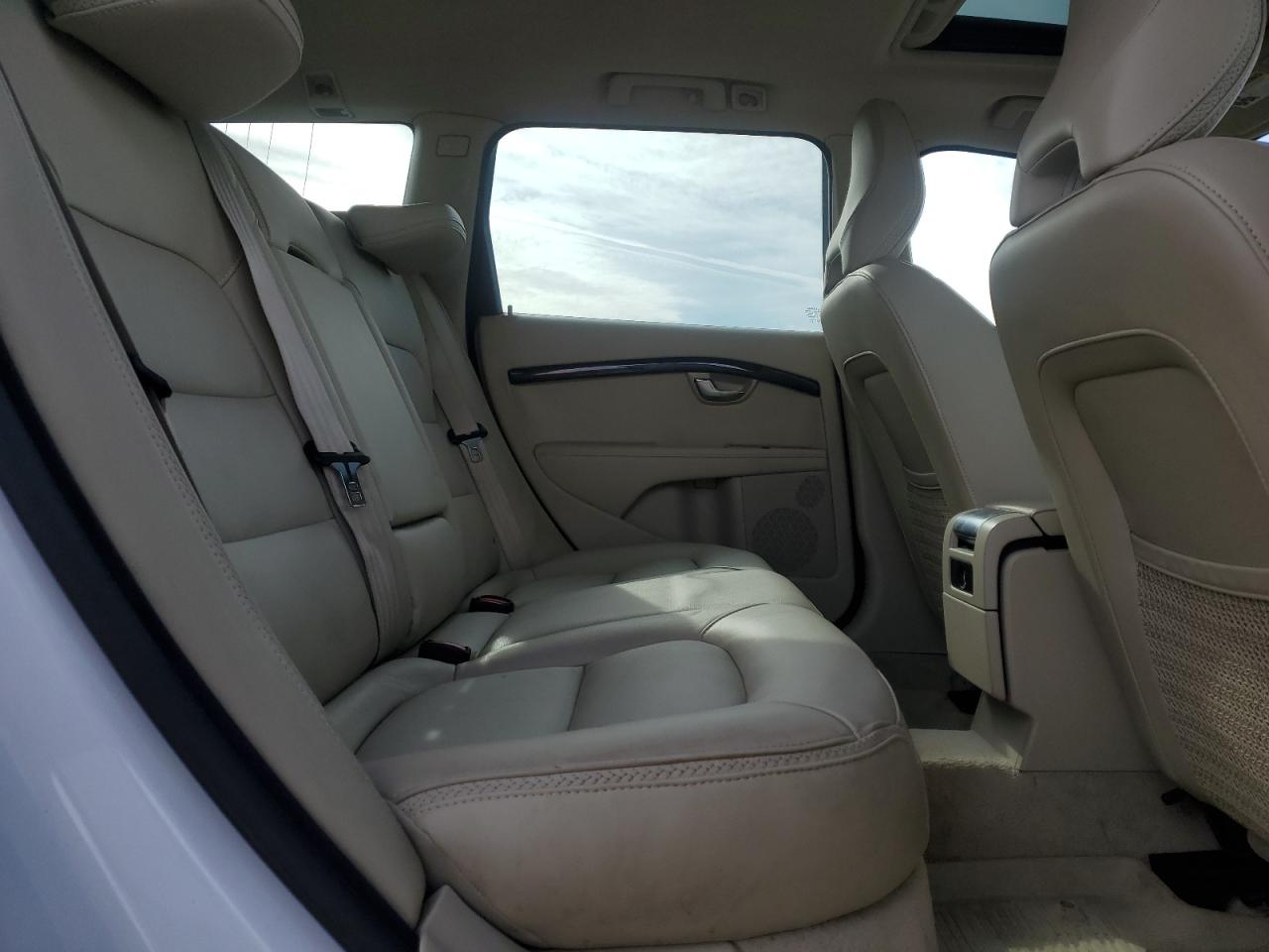 2016 Volvo XC70 - Image 10