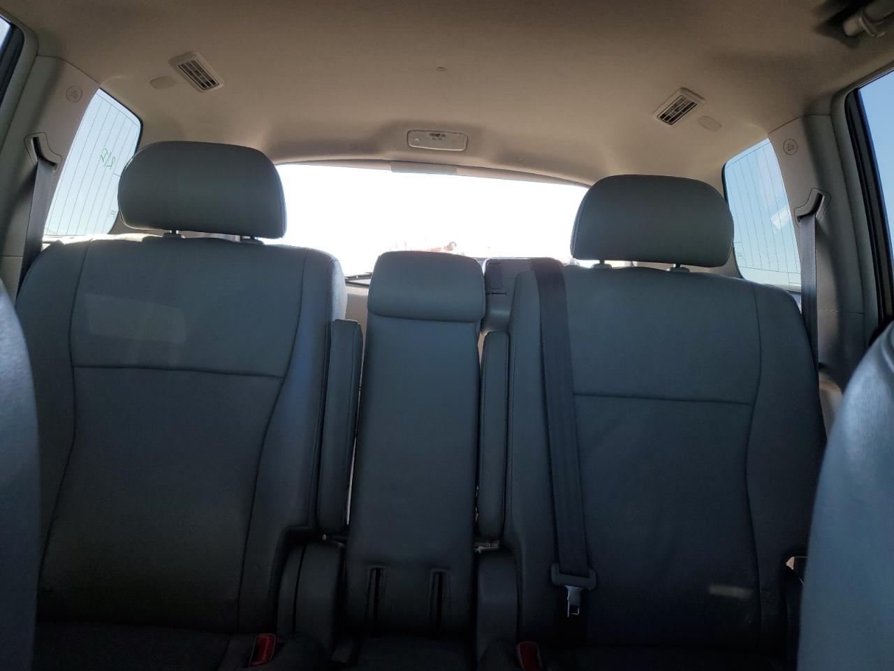 2012 Toyota Highlander - Image 10