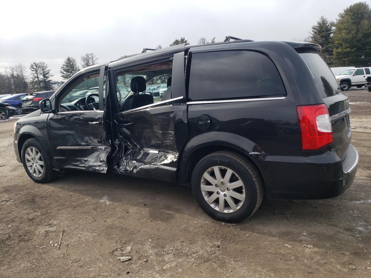 2014 Chrysler Town & Country - Image 2