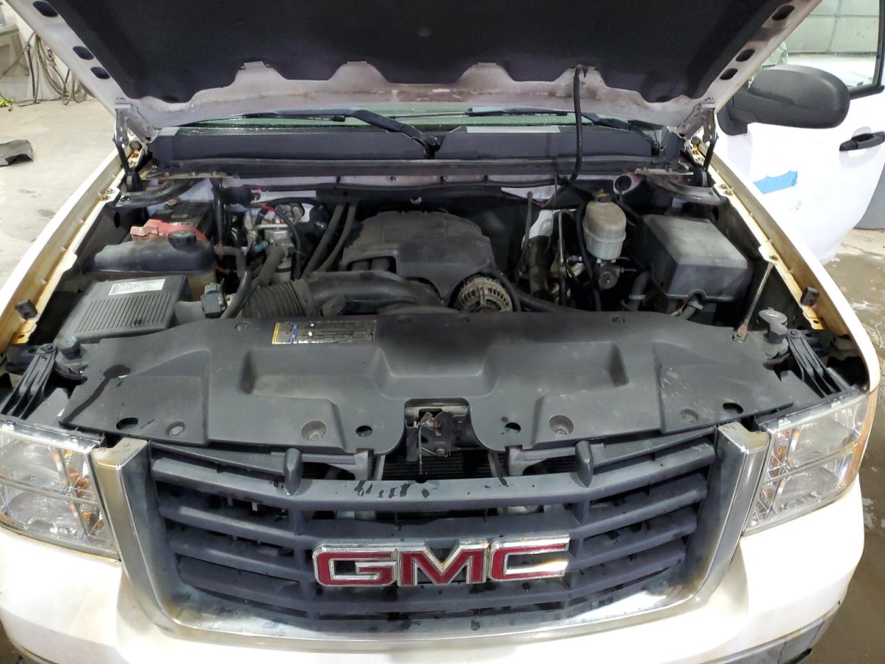 2009 GMC Sierra - Image 11