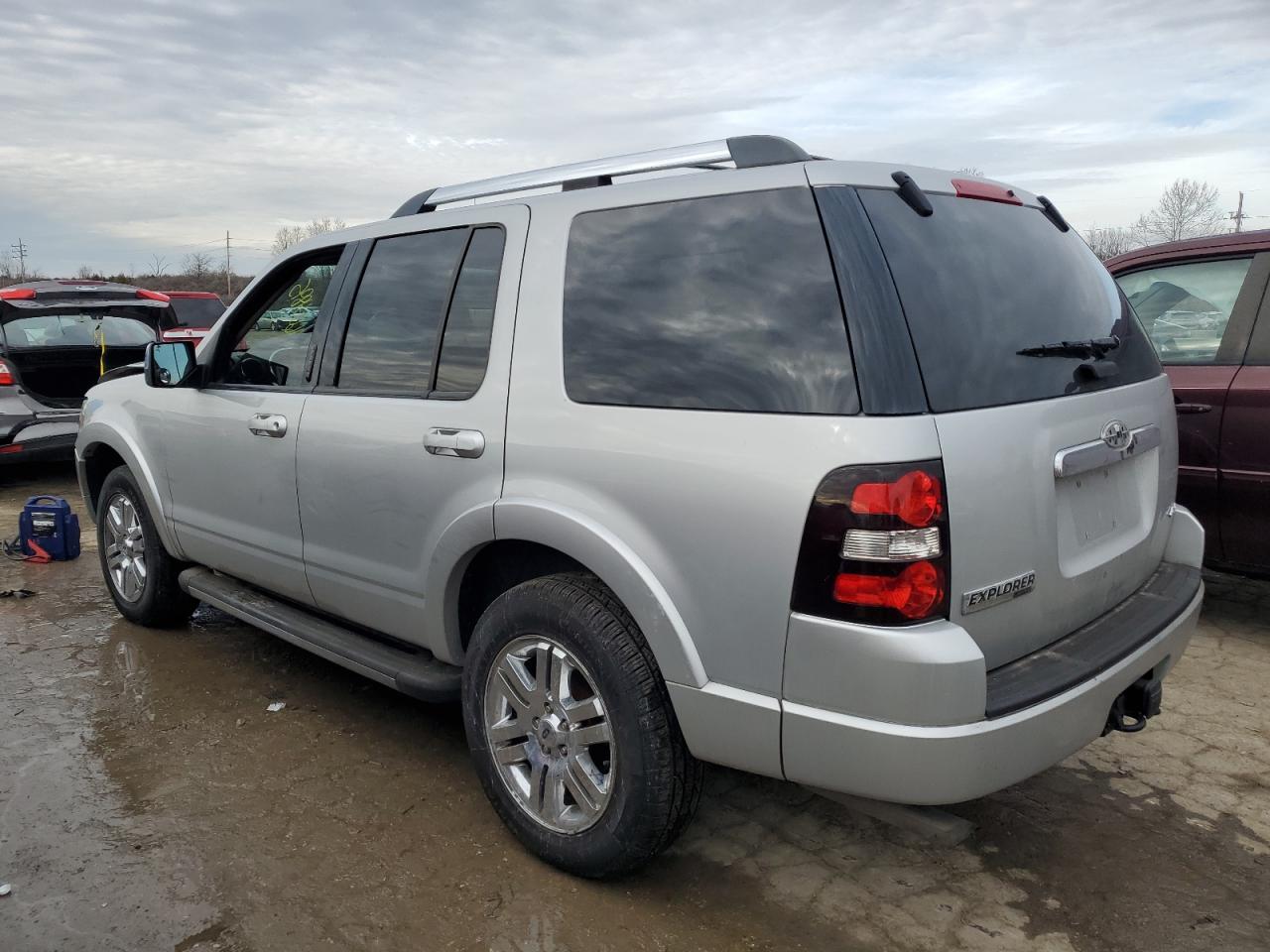 2009 Ford Explorer - Image 2