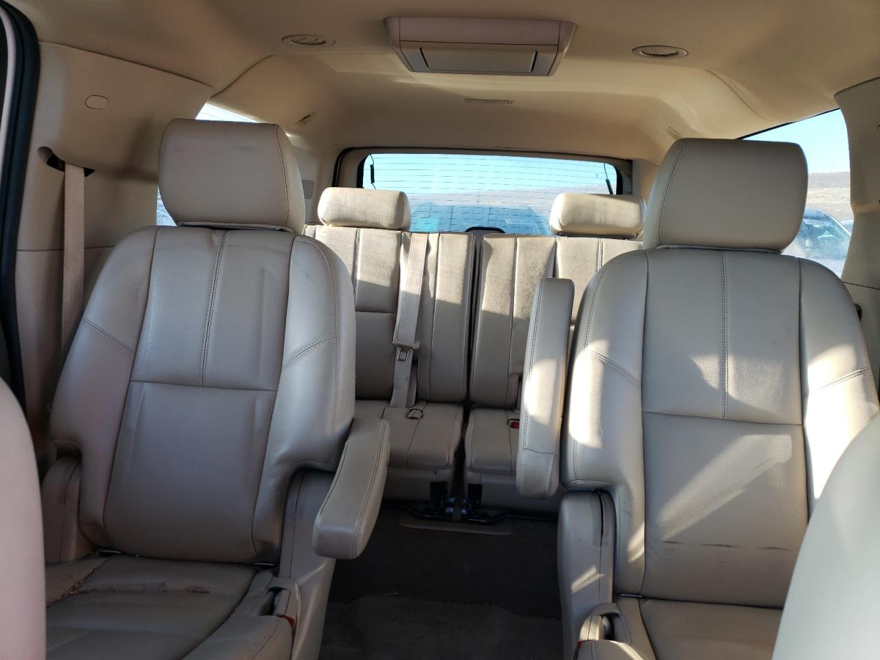 2013 Chevrolet Suburban - Image 10
