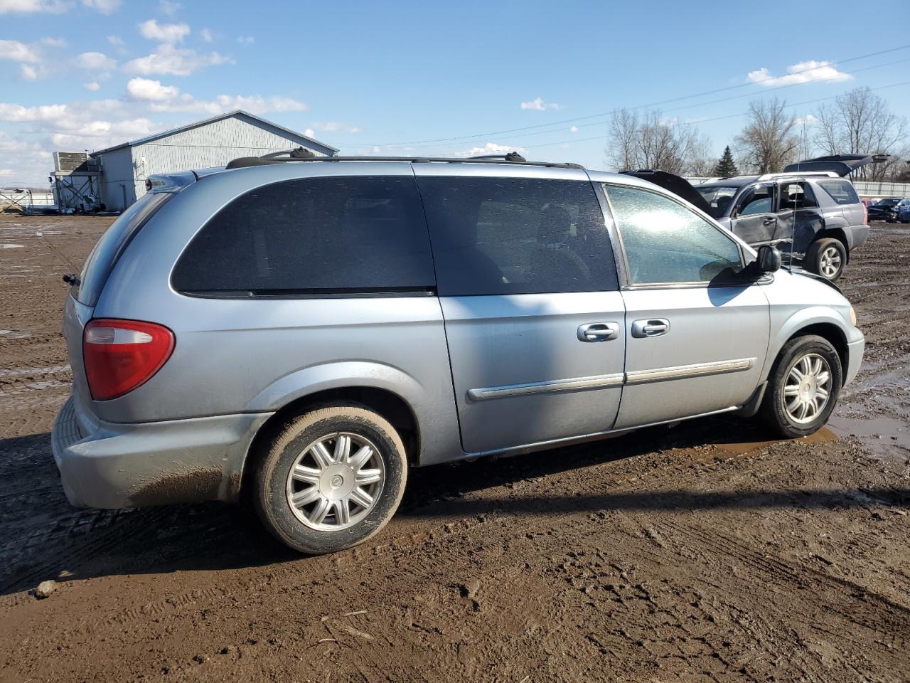 2006 Chrysler Town & Country - Image 3