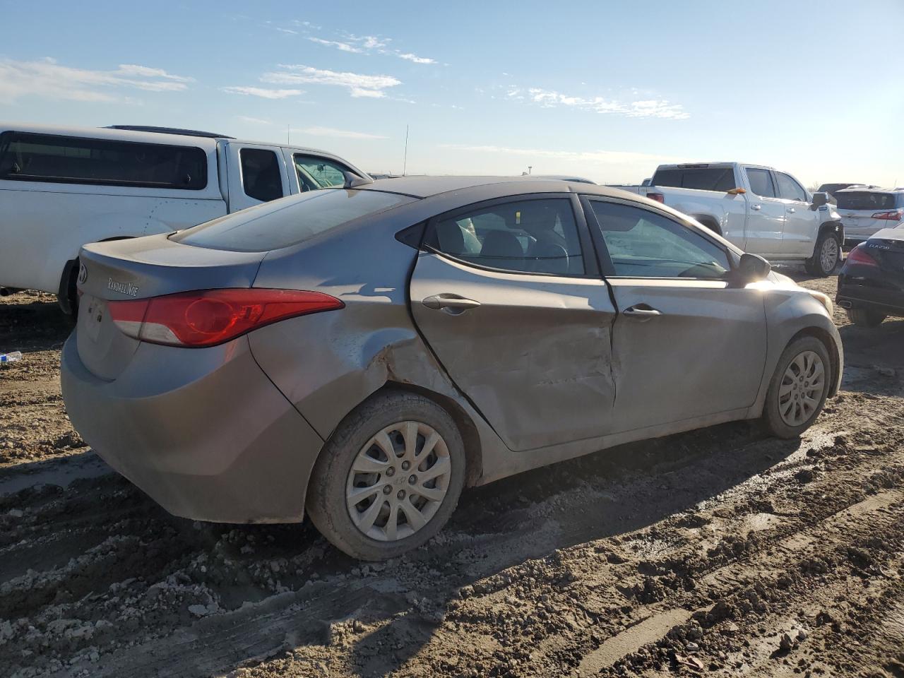 2011 Hyundai Elantra - Image 3