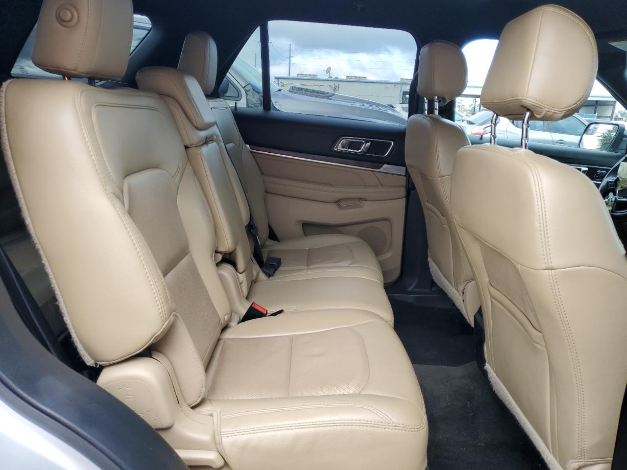 2017 Ford Explorer - Image 11