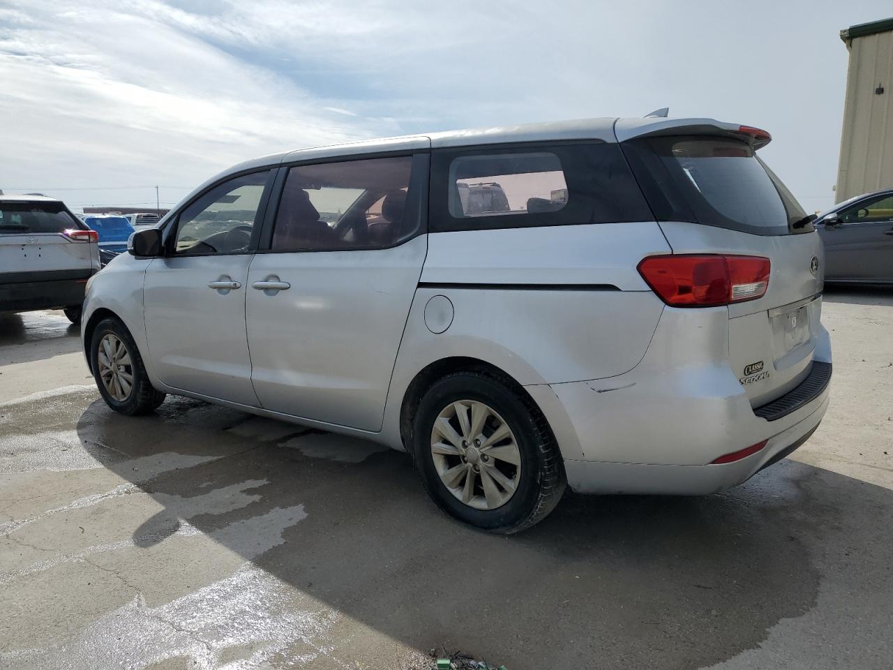 2016 Kia Sedona - Image 2