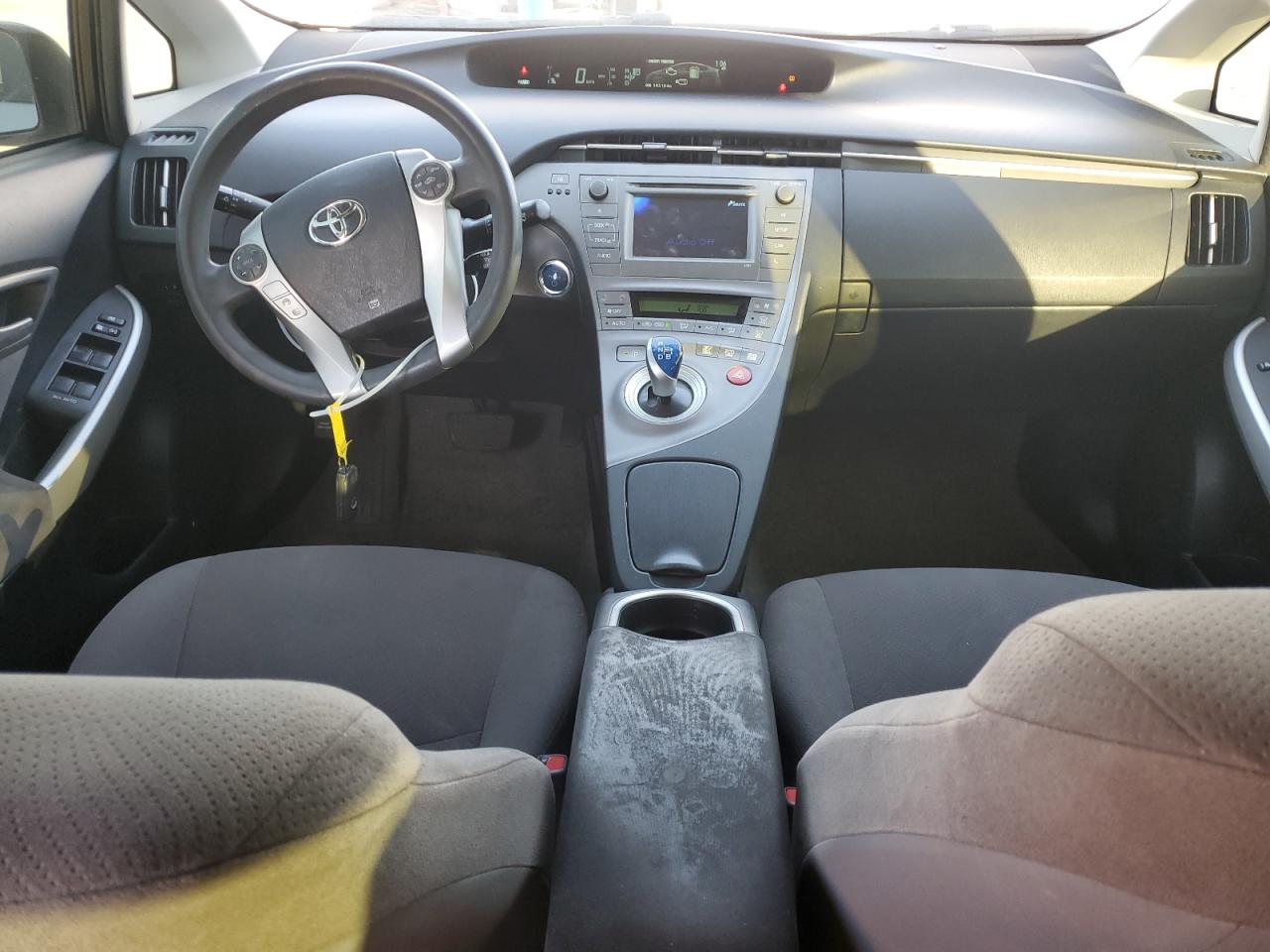 2015 Toyota Prius - Image 8