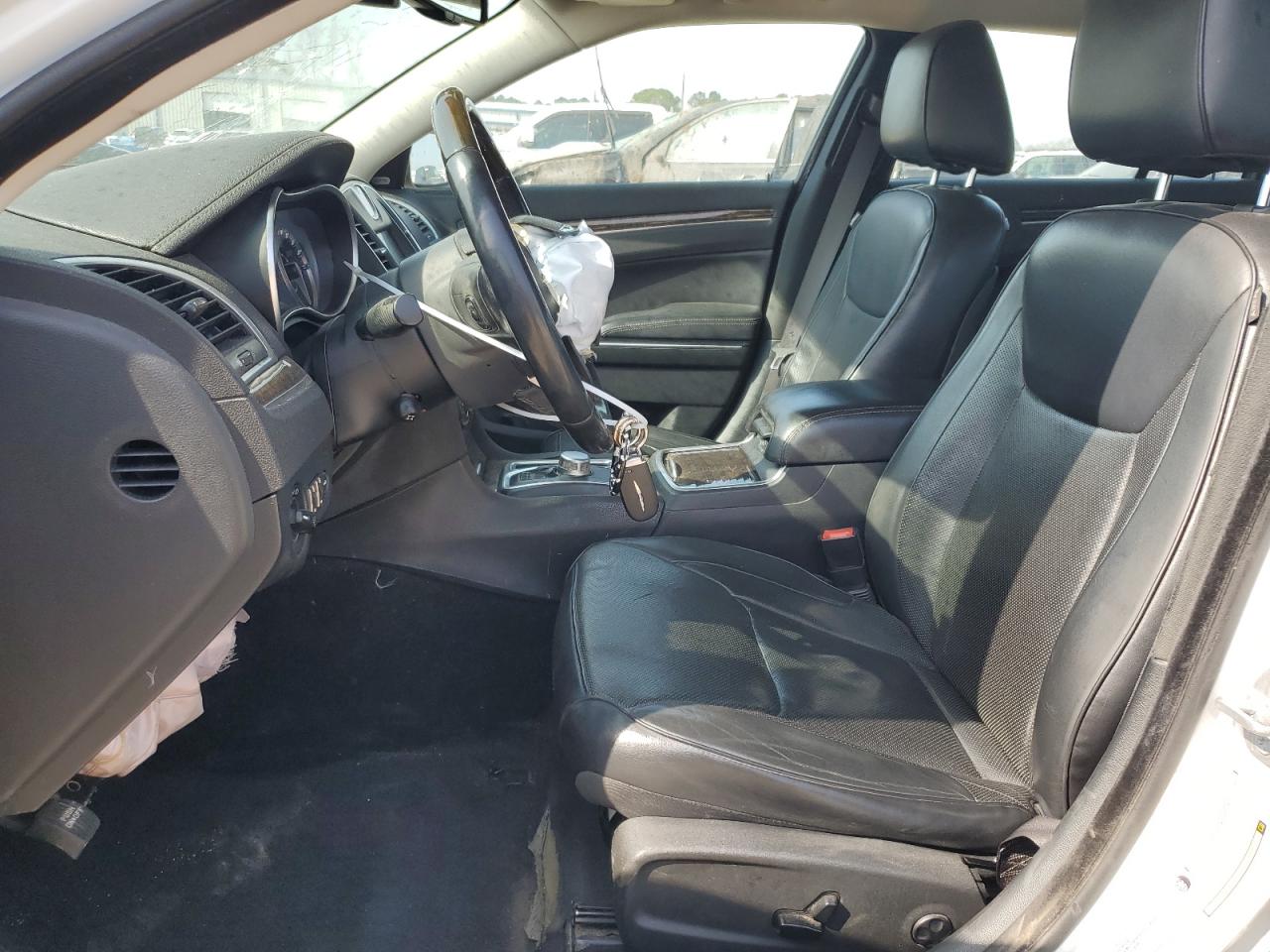 2015 Chrysler 300 - Image 7