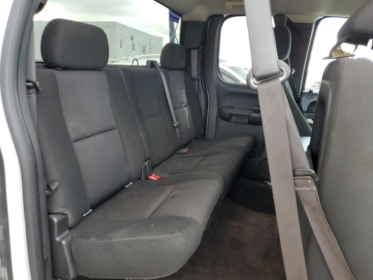 2013 Chevrolet Silverado - Image 10
