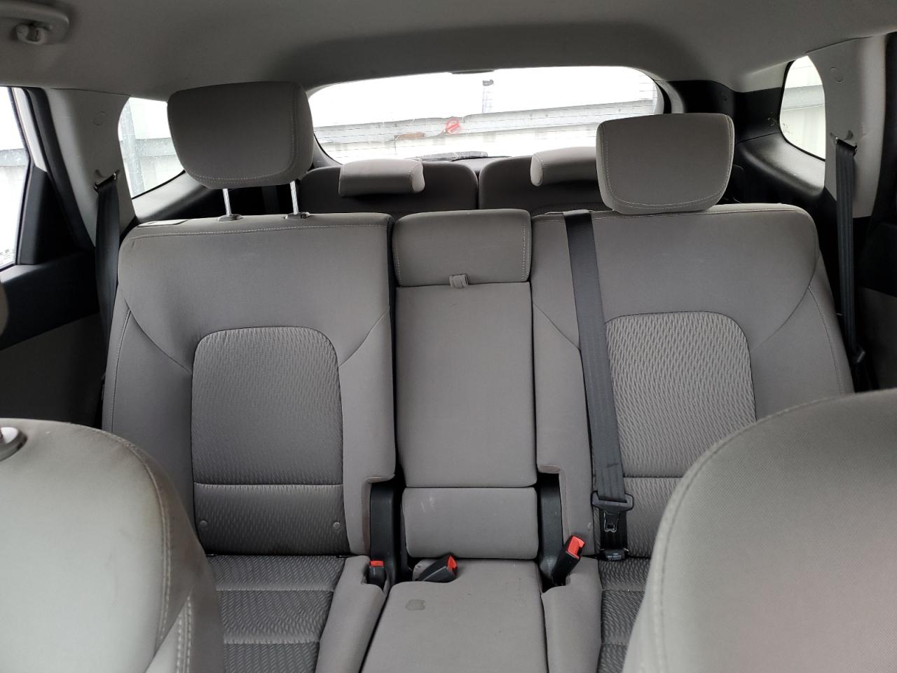 2017 Hyundai Santa Fe - Image 10