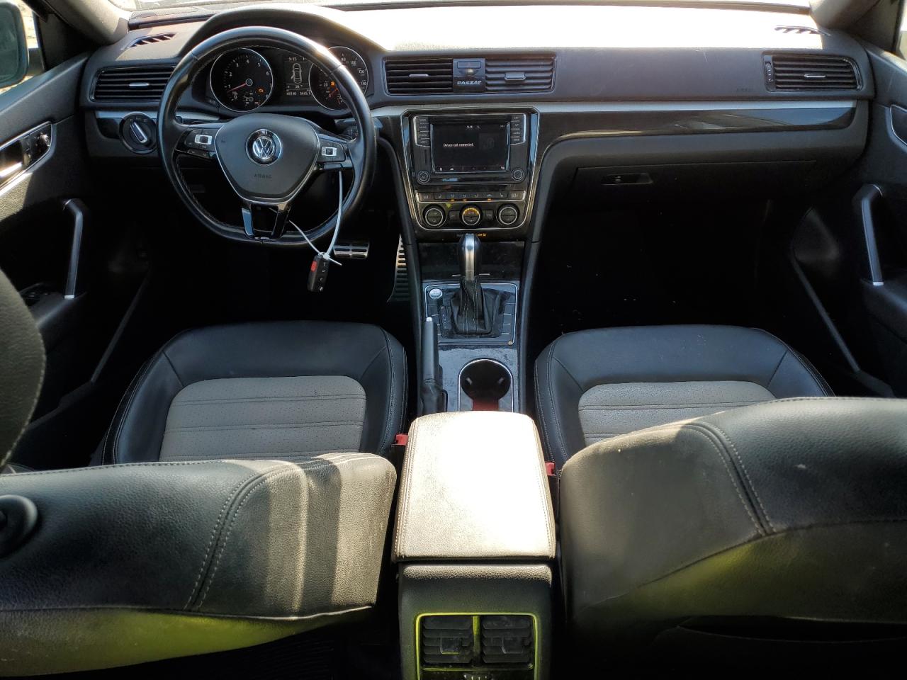 2018 Volkswagen Passat - Image 8