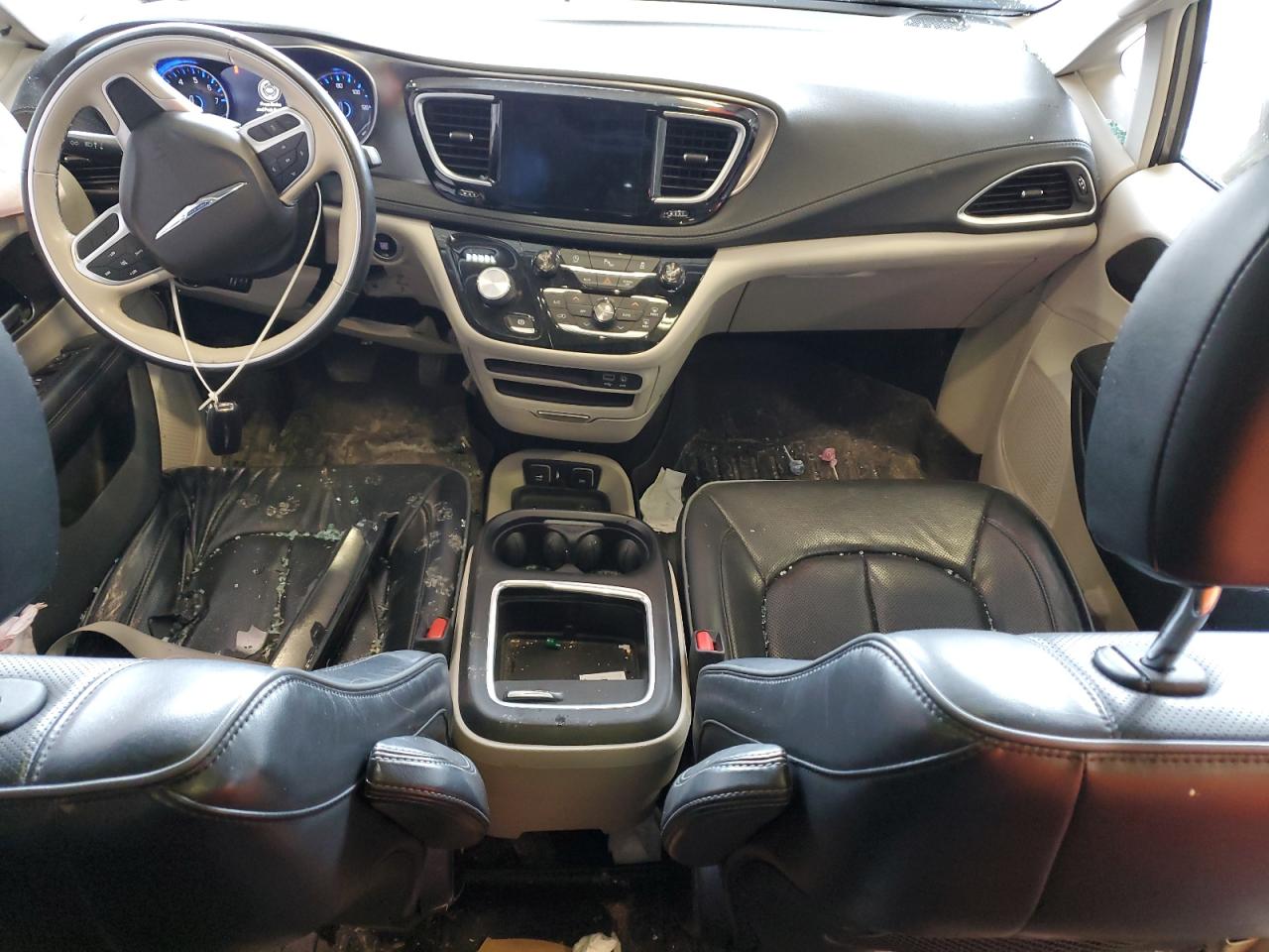 2018 Chrysler Pacifica - Image 8