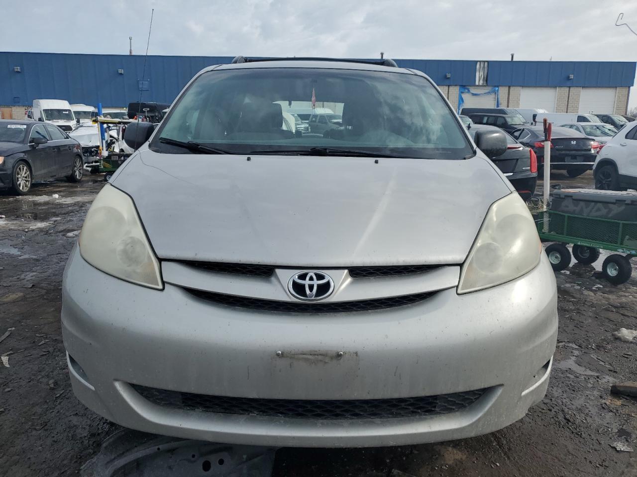 2010 Toyota Sienna - Image 5