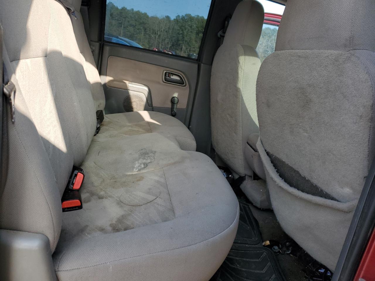 2004 Chevrolet Colorado - Image 10