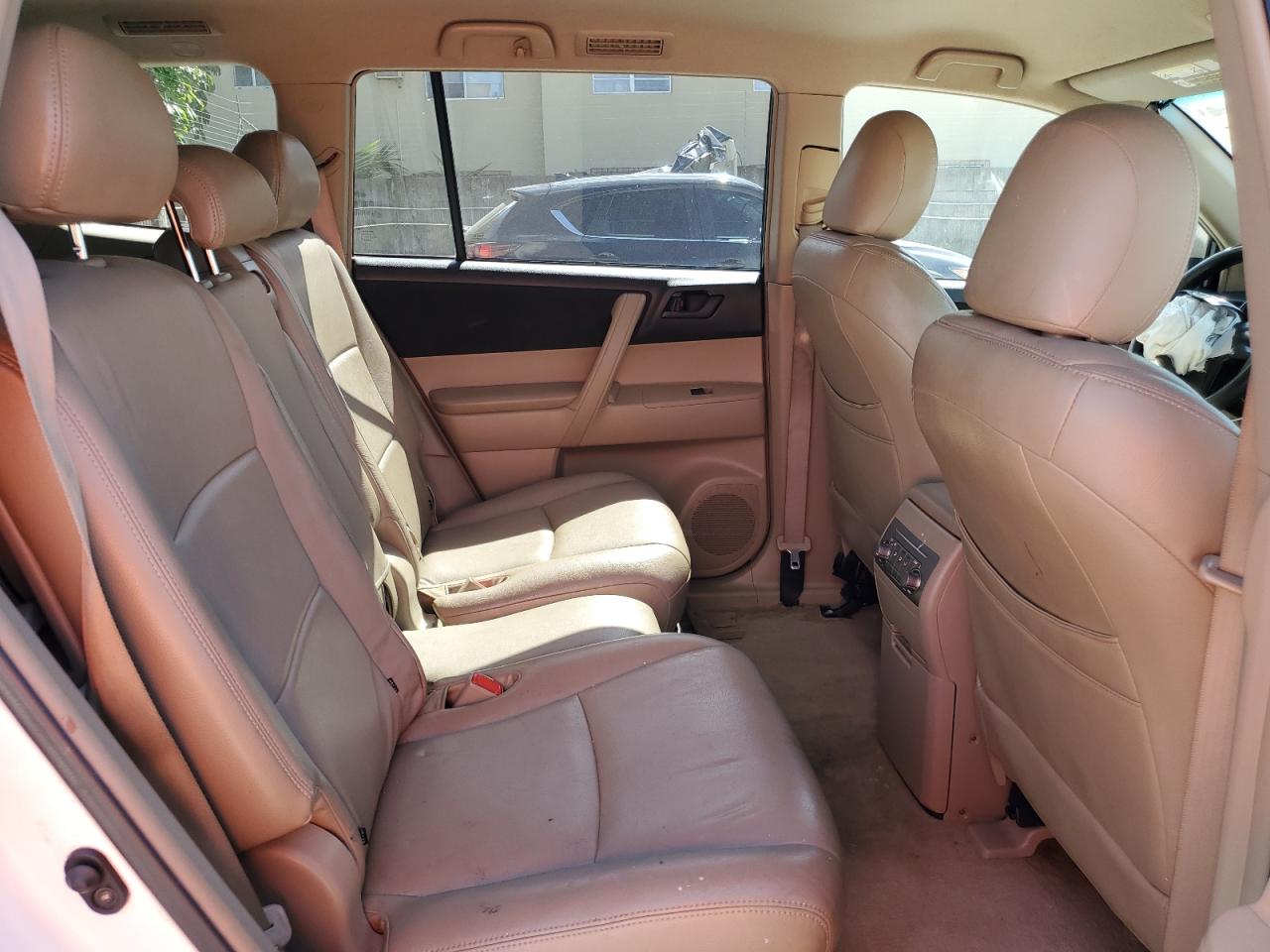 2010 Toyota Highlander - Image 11