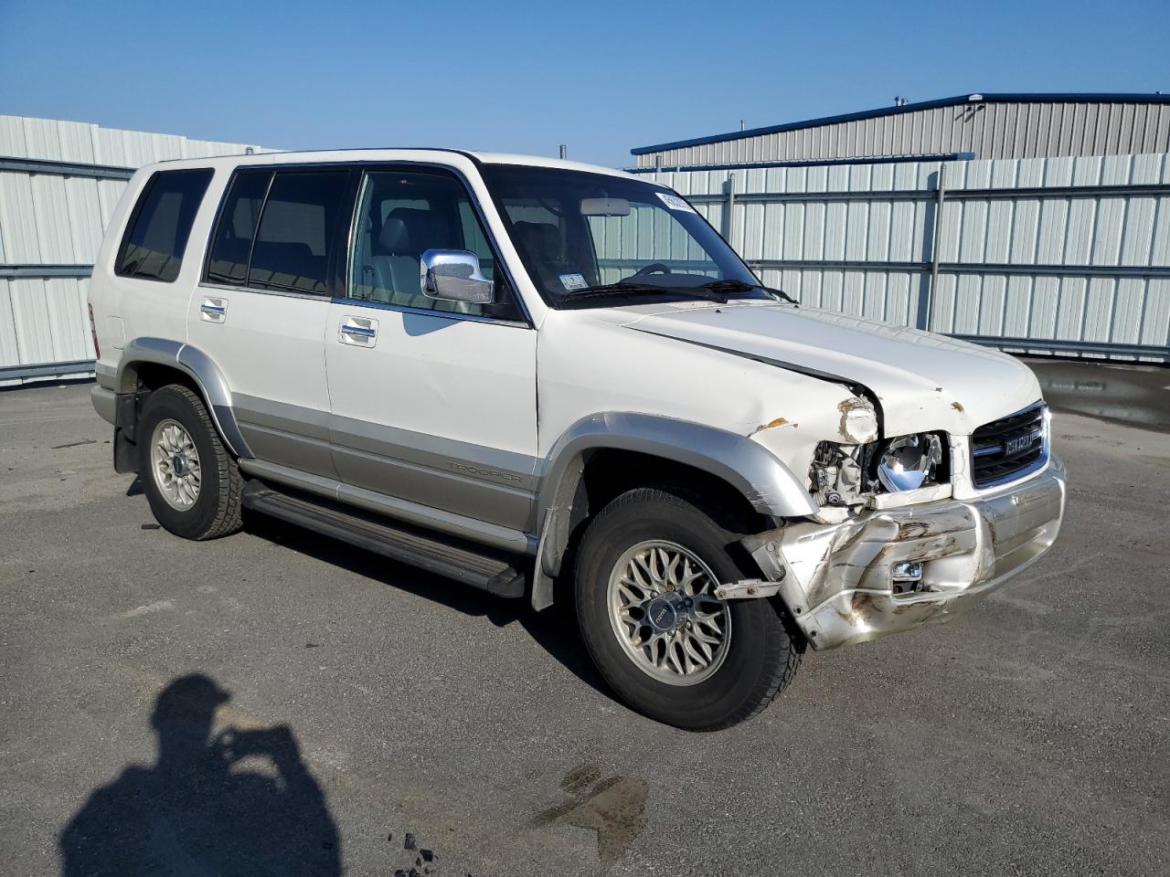 1998 Isuzu Trooper - Image 4