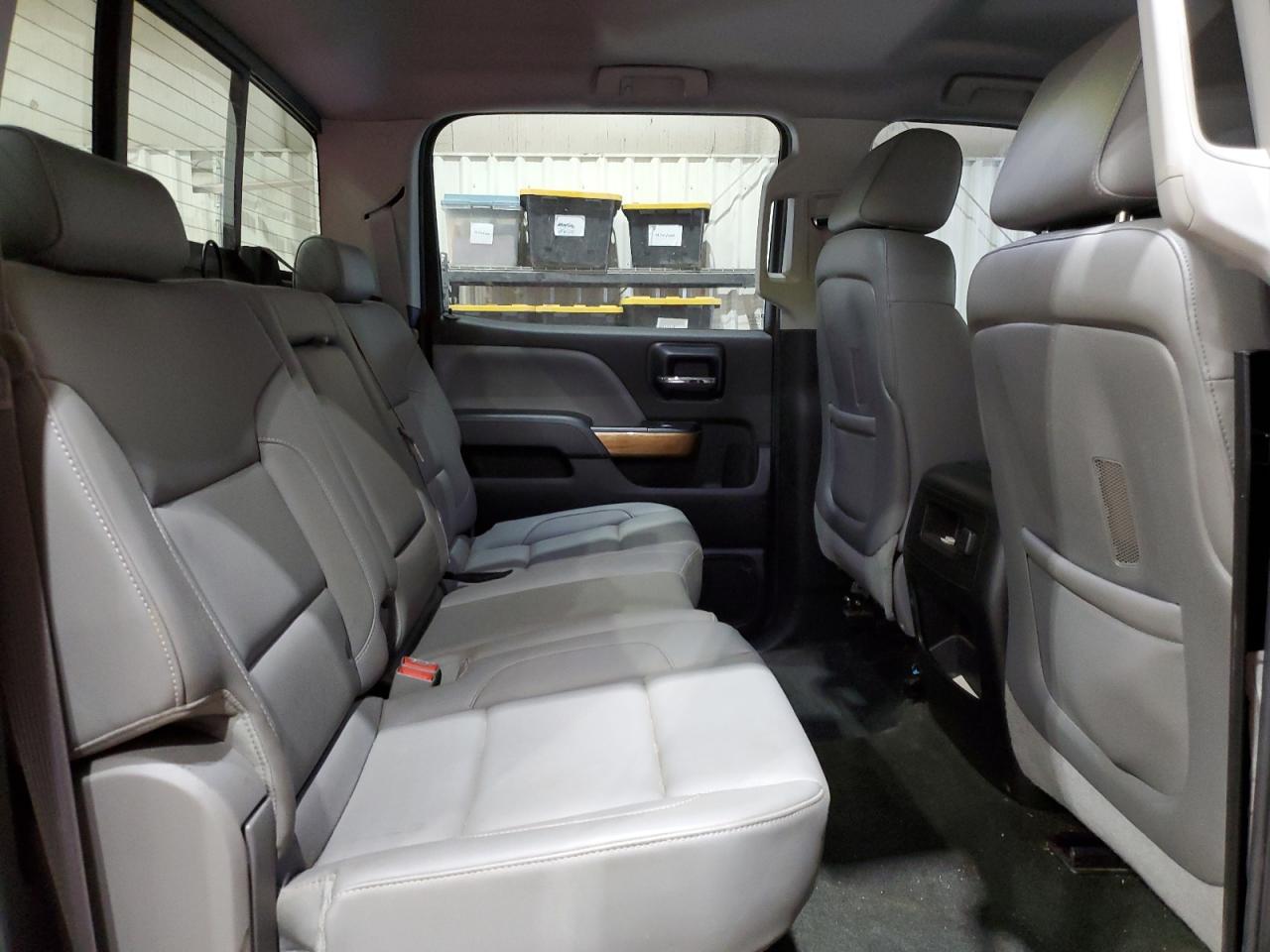 2015 Chevrolet Silverado - Image 11