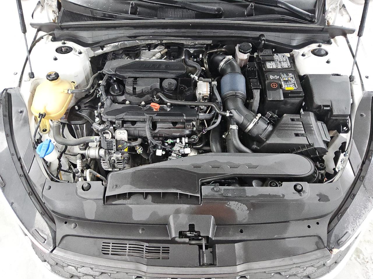 2022 Kia K5 - Image 11