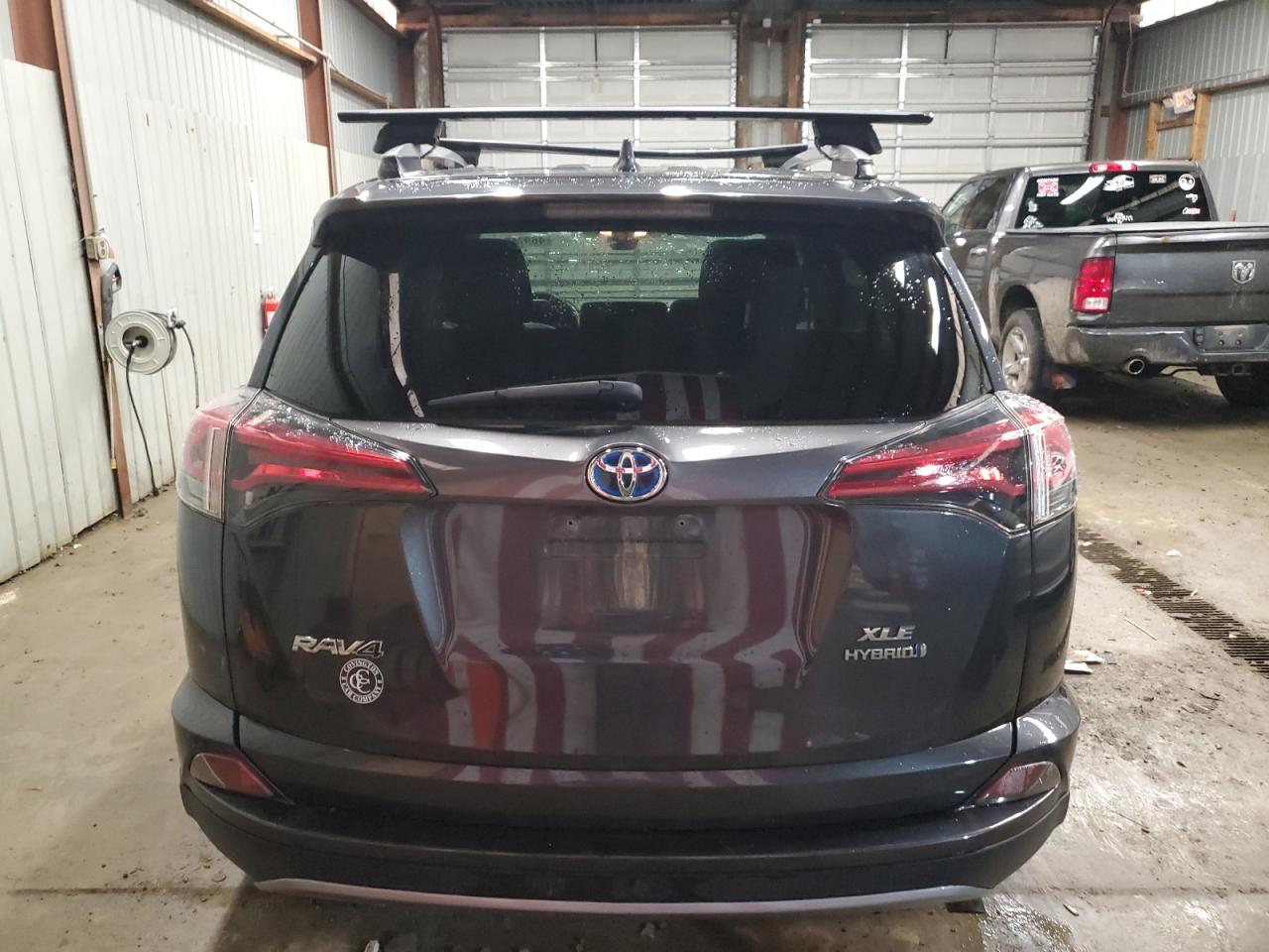 2017 Toyota RAV 4 - Image 6