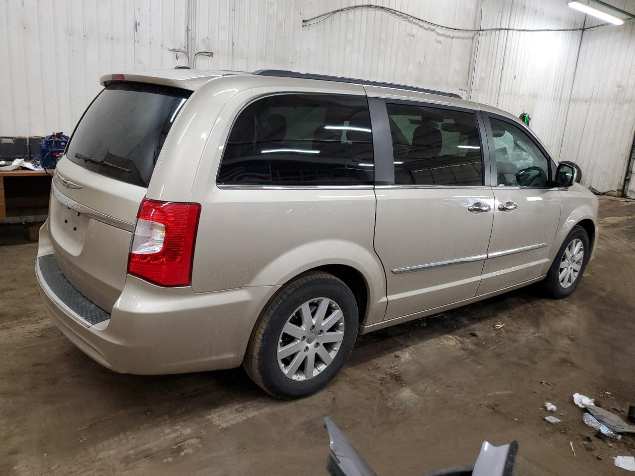 2015 Chrysler Town & Country - Image 3