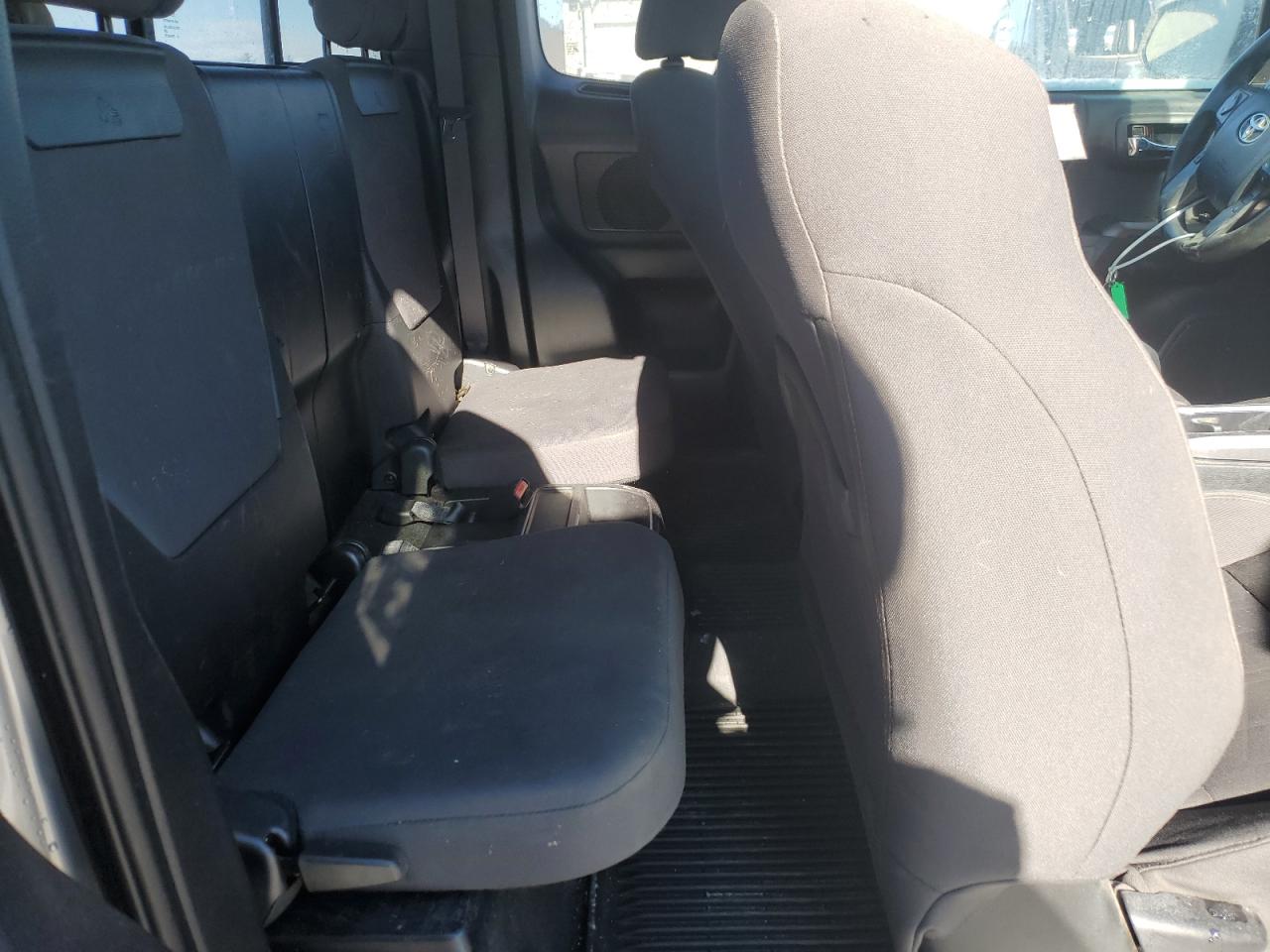 2018 Toyota Tacoma Access Cab VIN: 5TFSZ5AN2JX164266 Lot: 44937825