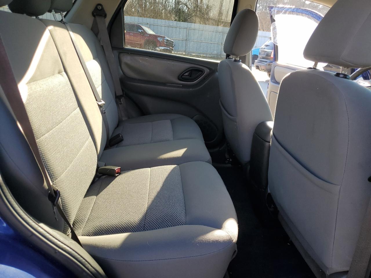 2005 Ford Escape - Image 11