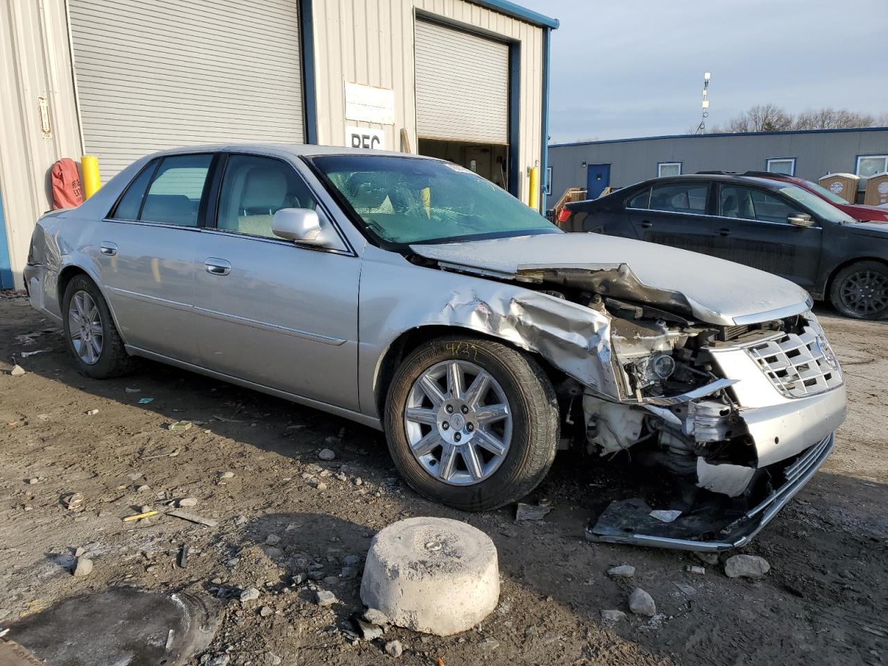 2011 Cadillac DTS - Image 4
