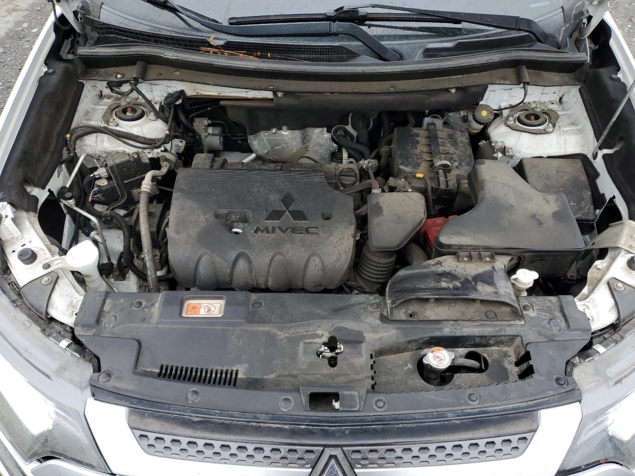 2019 Mitsubishi Outlander - Image 12