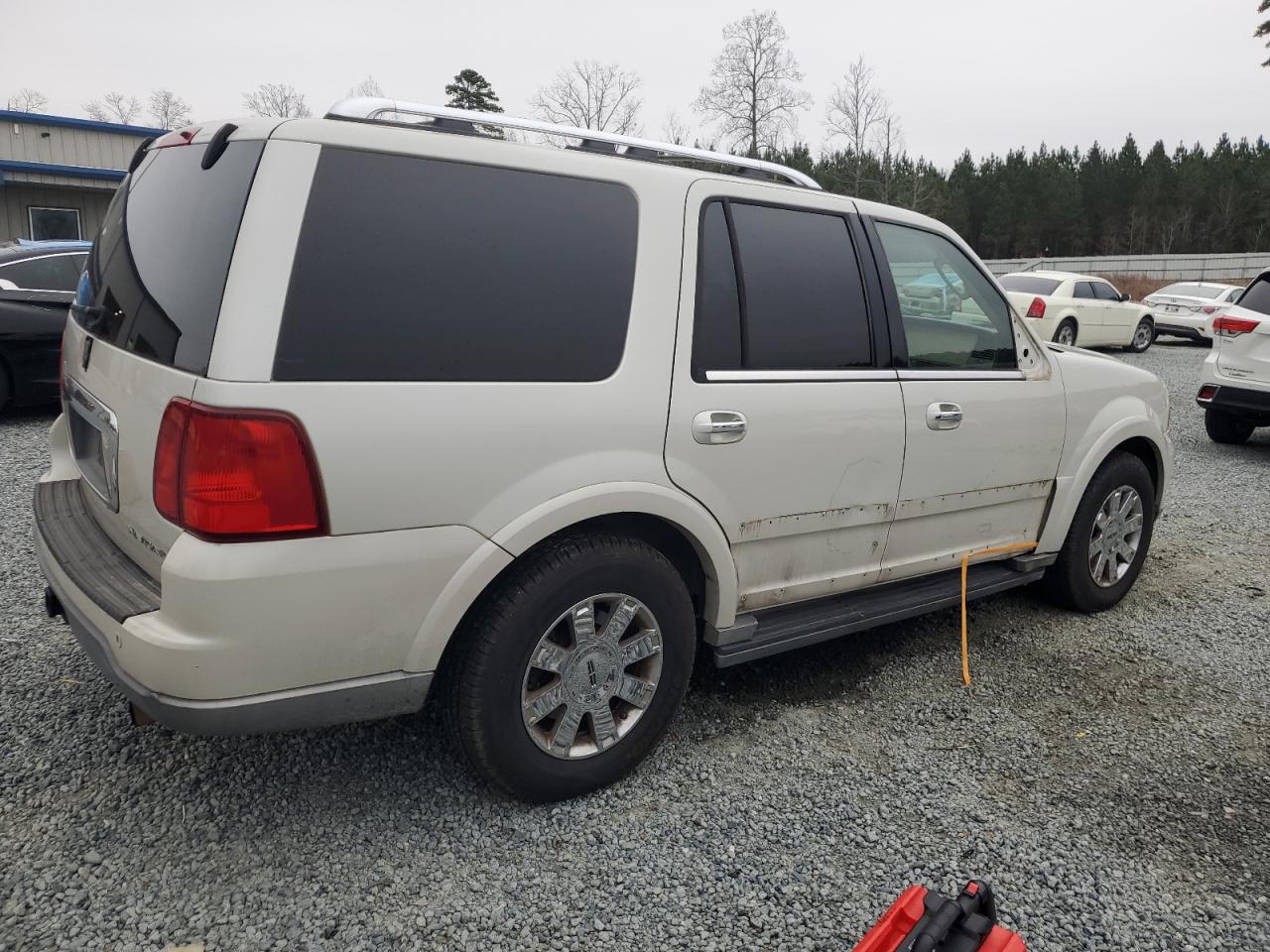 2004 Lincoln Navigator - Image 3