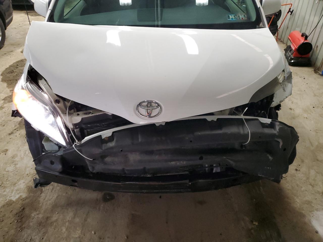 2012 Toyota Sienna - Image 13