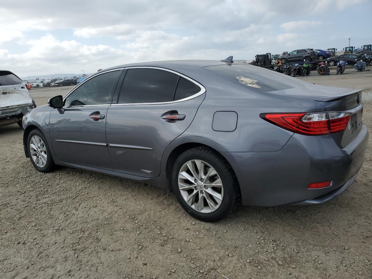 2014 Lexus ES - Image 2