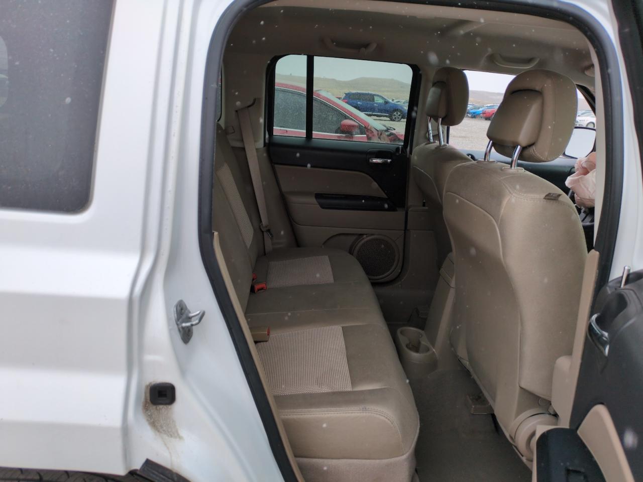 2012 Jeep Liberty (Patriot) - Image 10