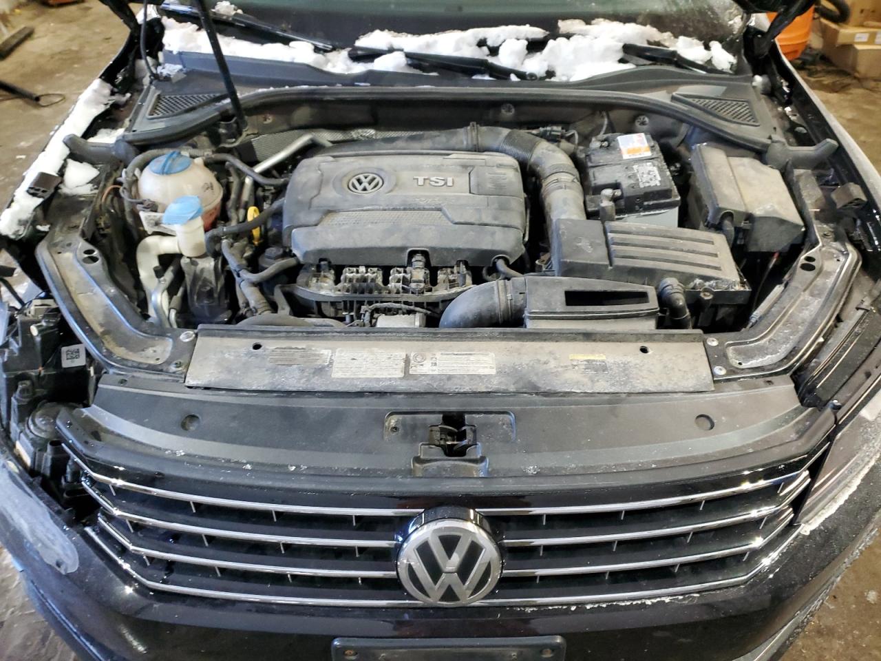 2017 Volkswagen Passat - Image 11