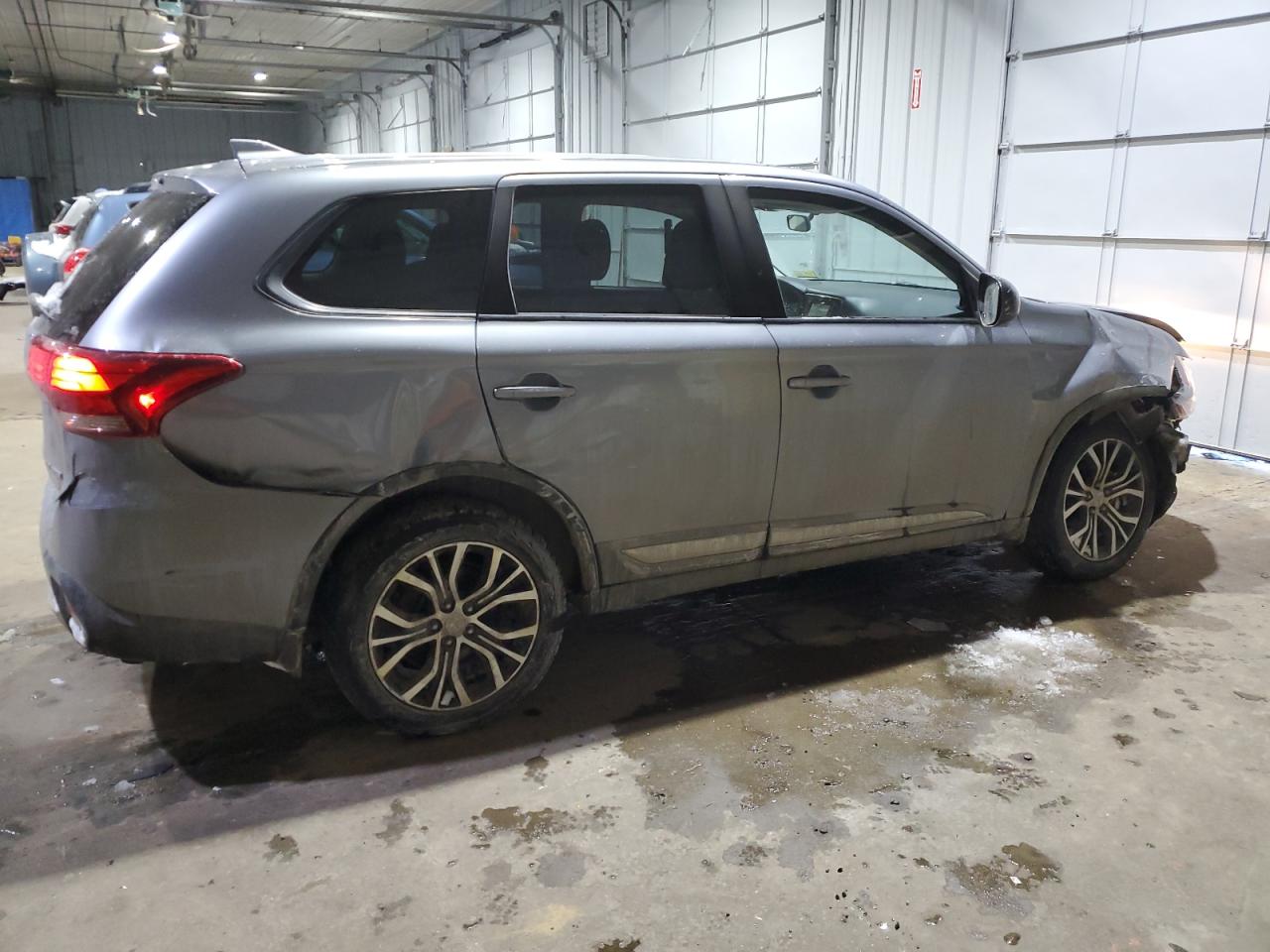 2017 Mitsubishi Outlander - Image 3