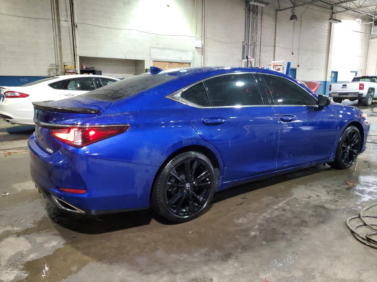 2021 Lexus ES - Image 3