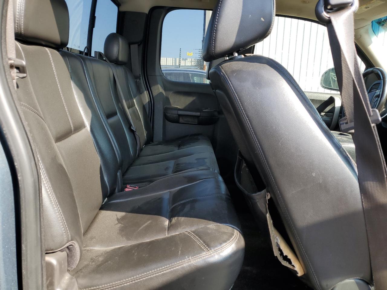 2007 Chevrolet Silverado - Image 10