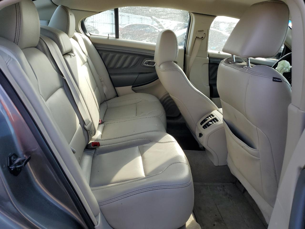 2012 Ford Taurus - Image 10