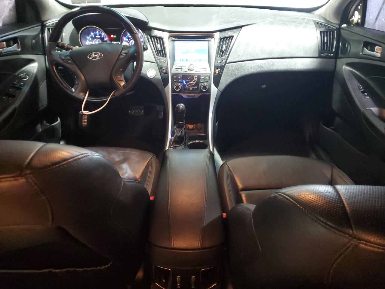 2013 Hyundai Sonata - Image 8