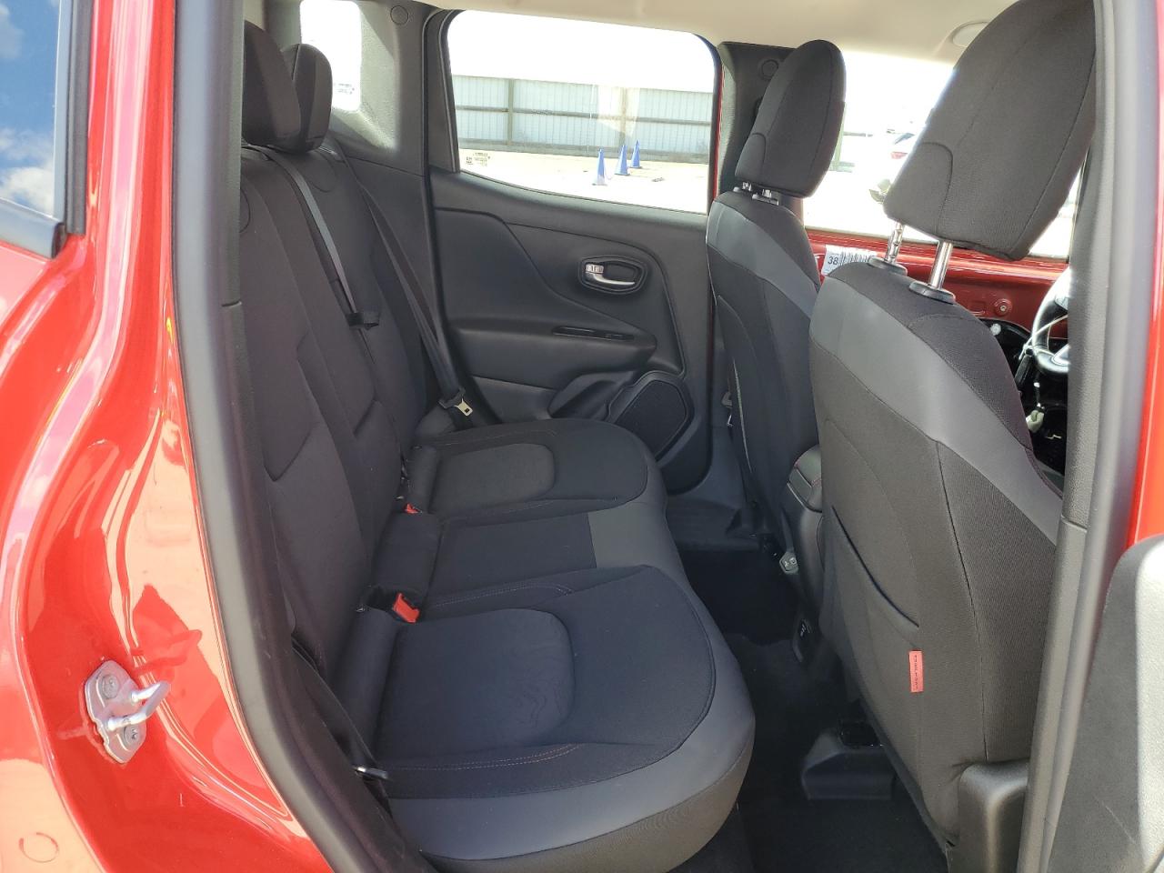 2020 Jeep Renegade - Image 11