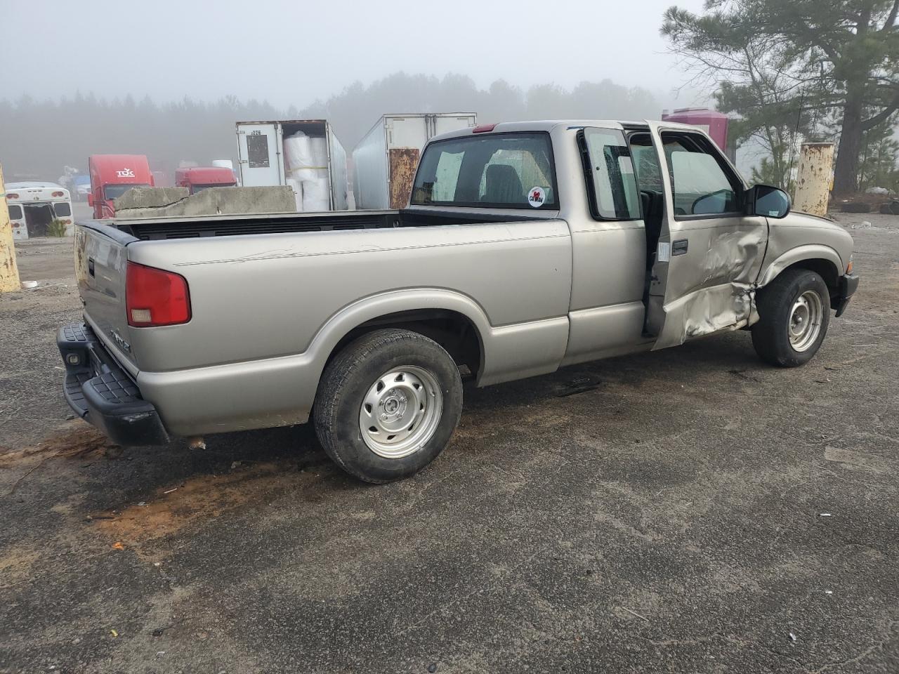 2003 Chevrolet S-10 Pickup - Image 3