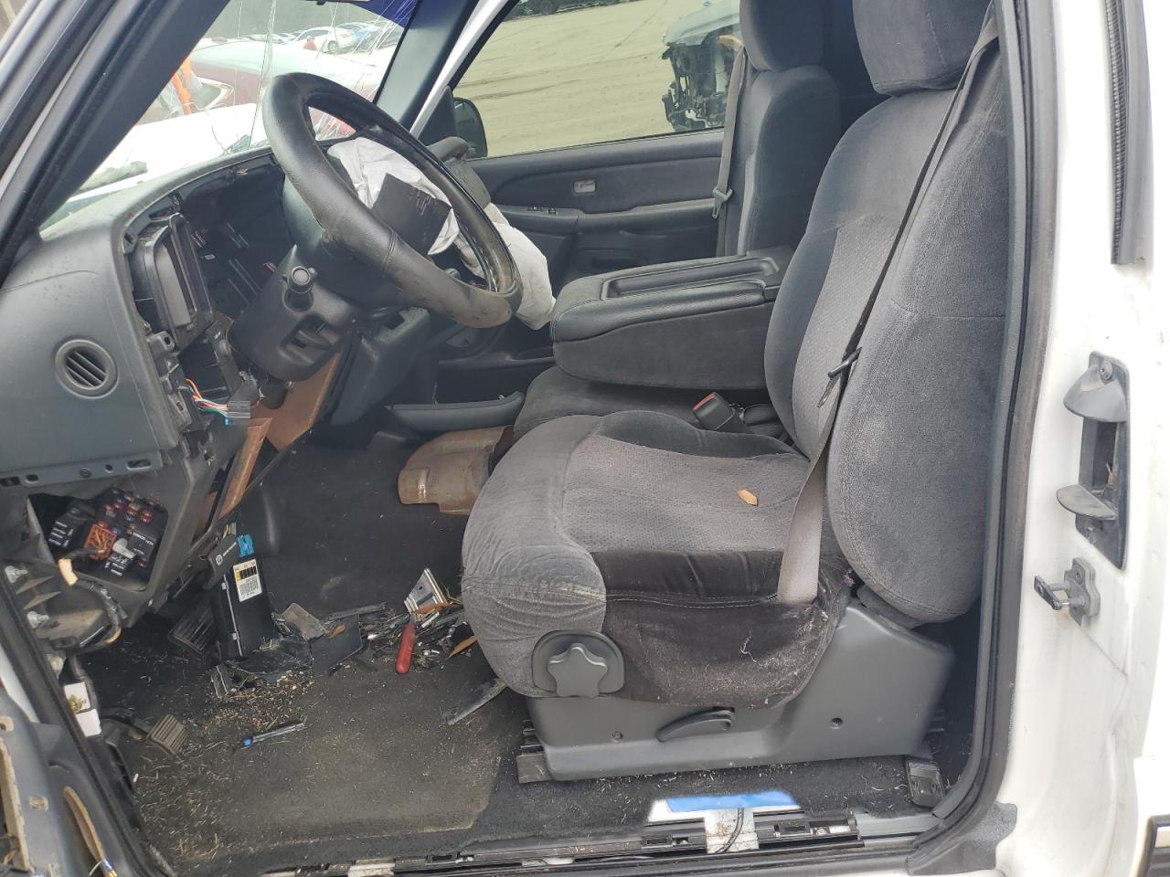 2000 Chevrolet Silverado - Image 7