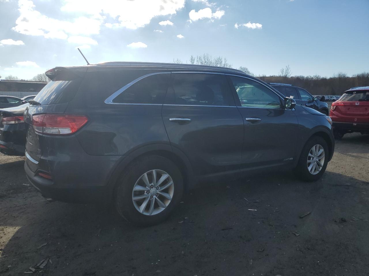 2018 Kia Sorento - Image 3