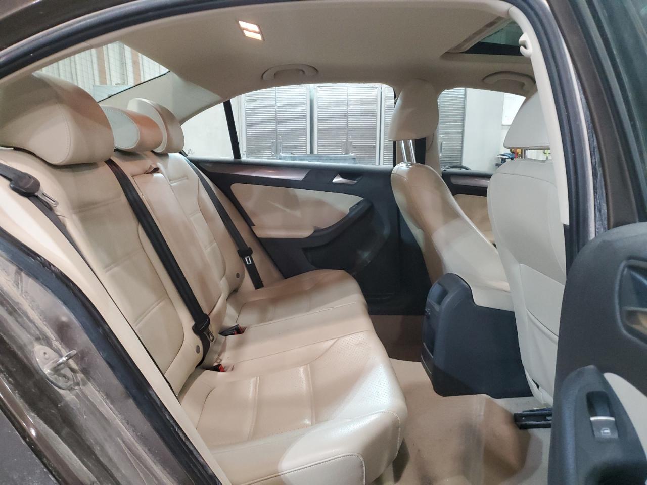 2015 Volkswagen Jetta - Image 10